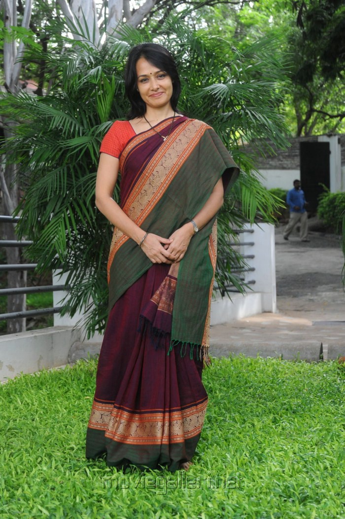 Picture 300466 | Amala Nagarjuna in Saree Cute Stills ...