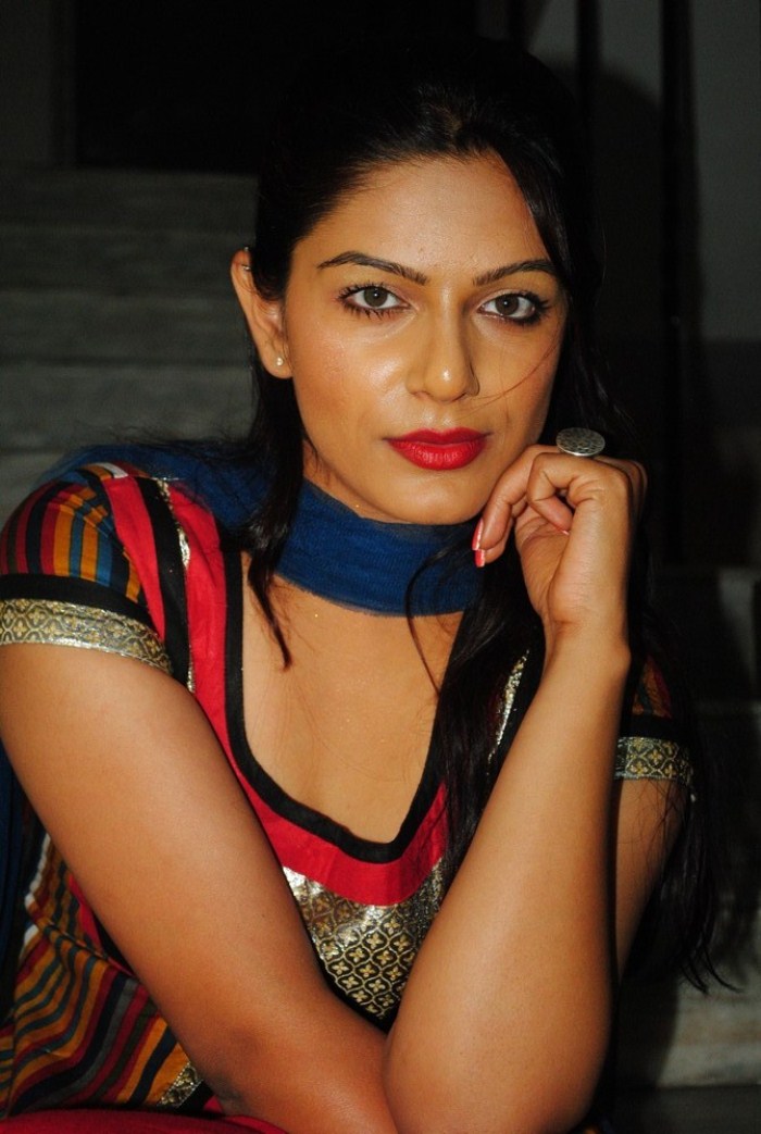 Telugu Actress Anjali Hot Pics