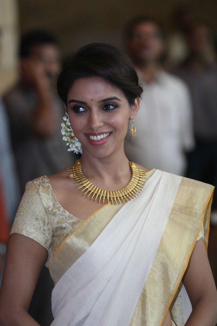 Actress Asin wearing Kerala Traditional Saree Cute Beautiful Stills at 