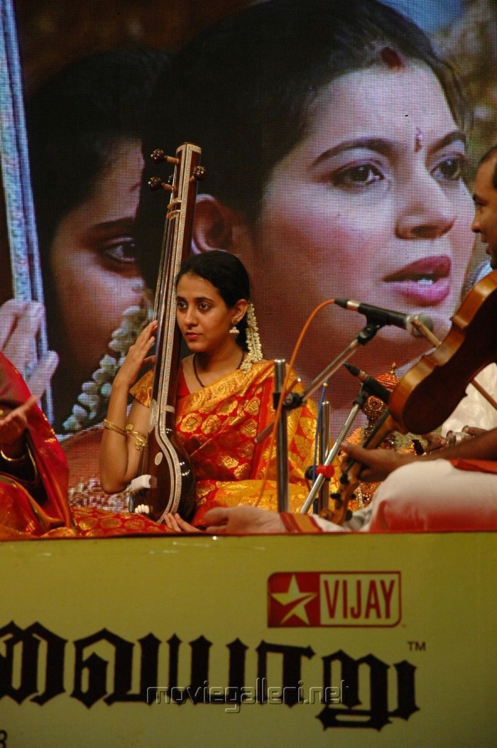 Singer Shobana Vignesh at Chennaiyil Thiruvaiyaru 2012 Photos [ Gallery View ] - chennaiyil_thiruvaiyaru_2012_21st_dec_singer_shobana_vignesh_photos_0c1b936