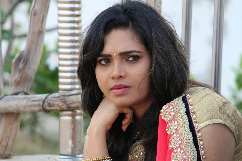 Actress Ishaara Nair in Engada Iruntheenga Ivvallavu Naala Movie Stills
