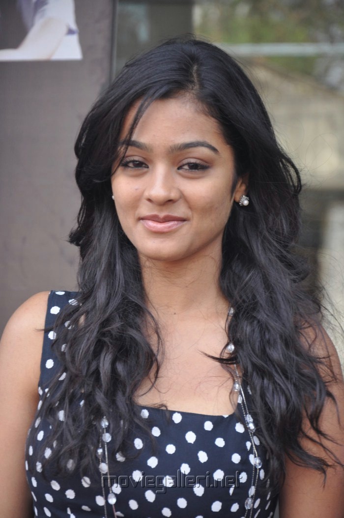 http://moviegalleri.net/wp-content/gallery/gayathri-hot-stills/tamil_actress_gayathri_hot_stills_ponmaalai_pozhudhu_audio_release_0463.jpg