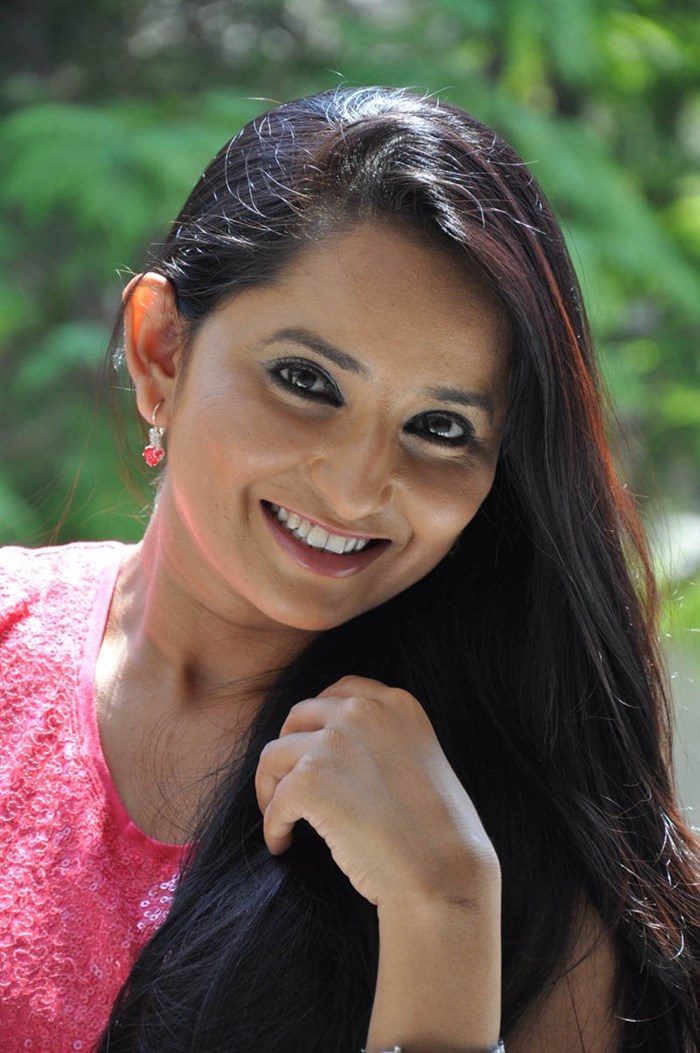 Ishika Singh Hot Photos In Pink Top & Light Grey Skirt