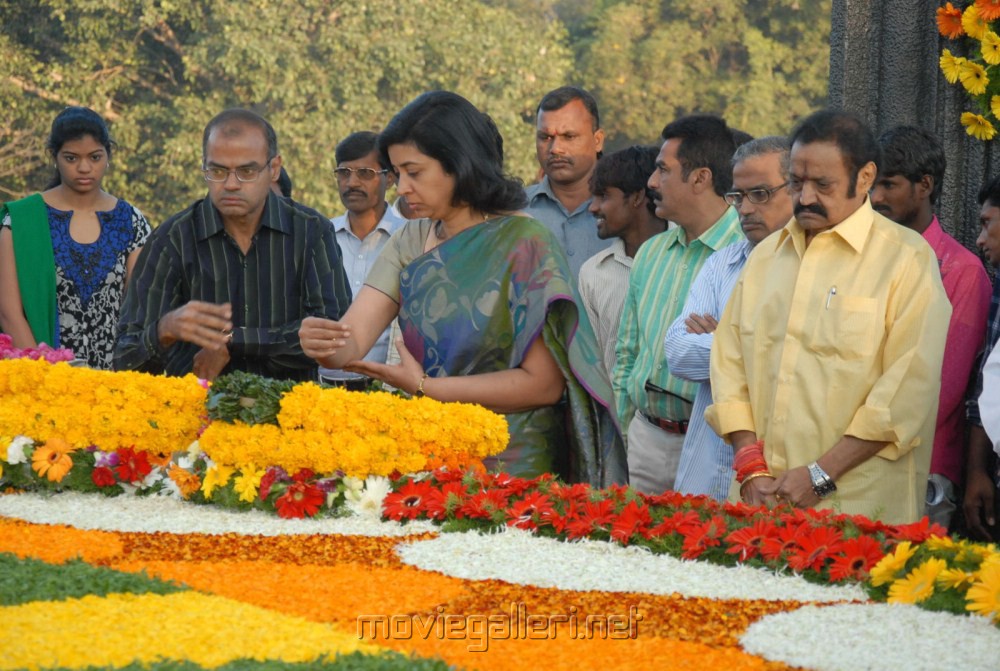 Picture 385033 | Nandamuri Harikrishna family pays tributes NTR Ghat