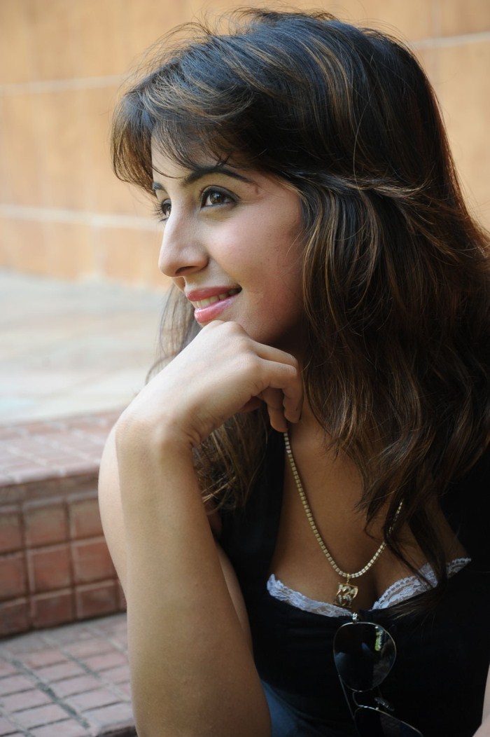 Sanjana Latest Hot Pics Actress Sanjana Hot Stills Photos New Movie