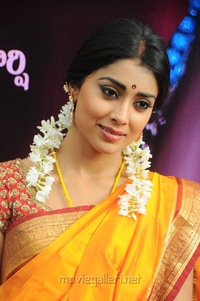 [Image: actress_shriya_saran_saree_photos_pavith...cf9f3d.jpg]