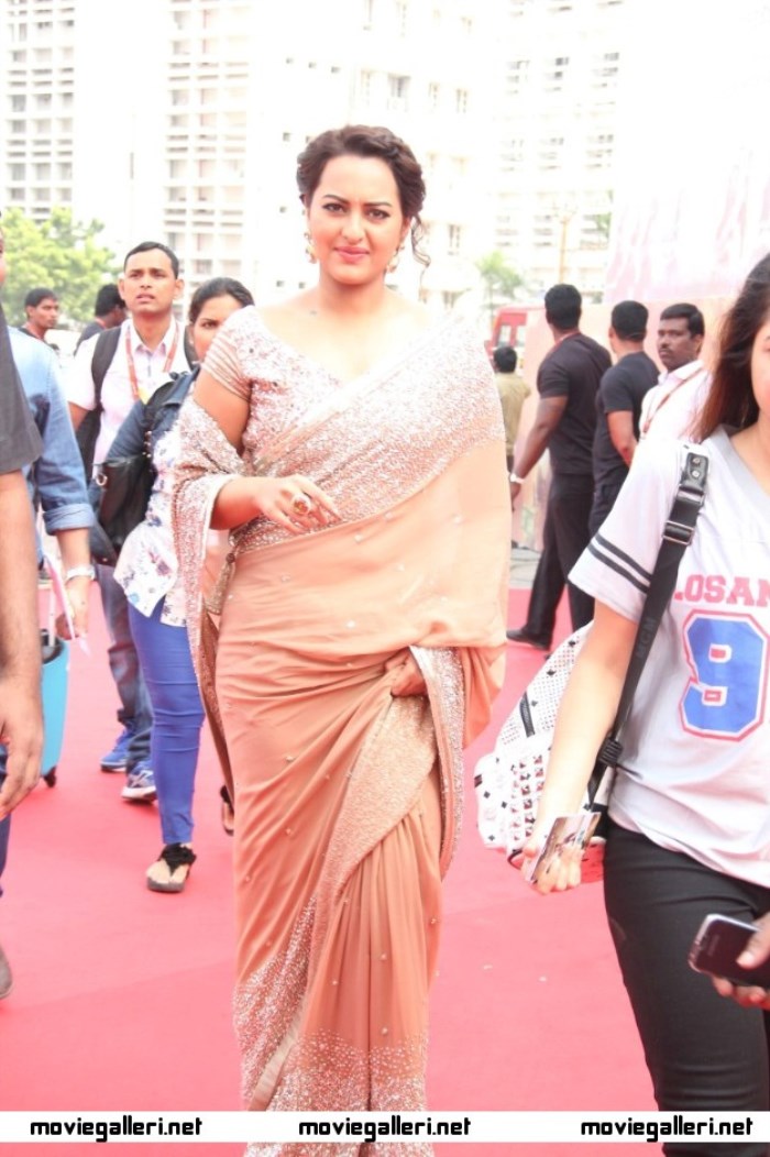 Sonakshi At Lingaa Audio Release