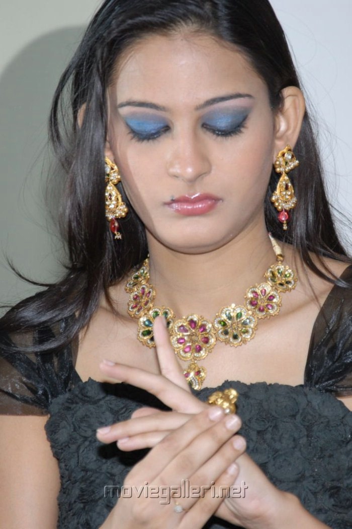 Model <b>Shweta Jadhav</b> in Black Dress Stills [ Gallery View ] - model_shweta_jadhav_in_black_dress_stills_2831