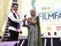 Lifetime Achievement Award - Late Balu Mahendra received by his wife from Kamal Hassan