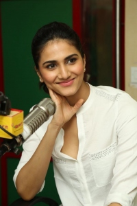 Actress Vaani Kapoor @ Aaha Kalyanam Team at Radio Mirchi Photos