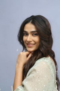 Shashtipoorthi Actress Aakanksha Singh New Photos