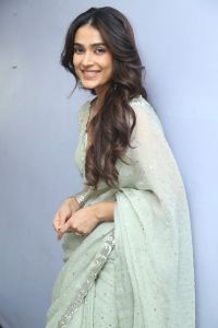 Shashtipoorthi Actress Aakanksha Singh New Photos