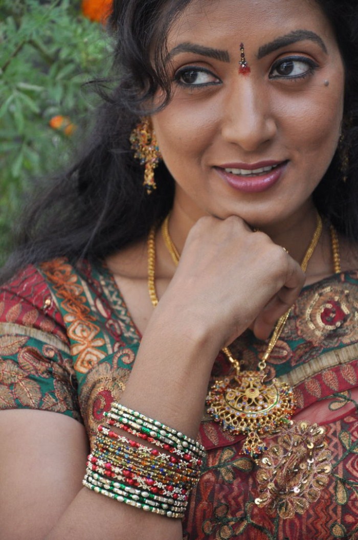 Telugu Actress Aamani Stills Aamani in Cute Saree Pictures | New Movie ...