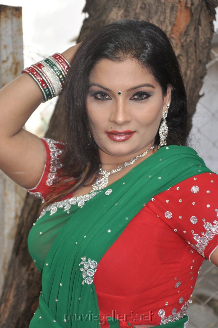 Tamil Actress Kumtaj Hot Saree Photos | New Movie Posters