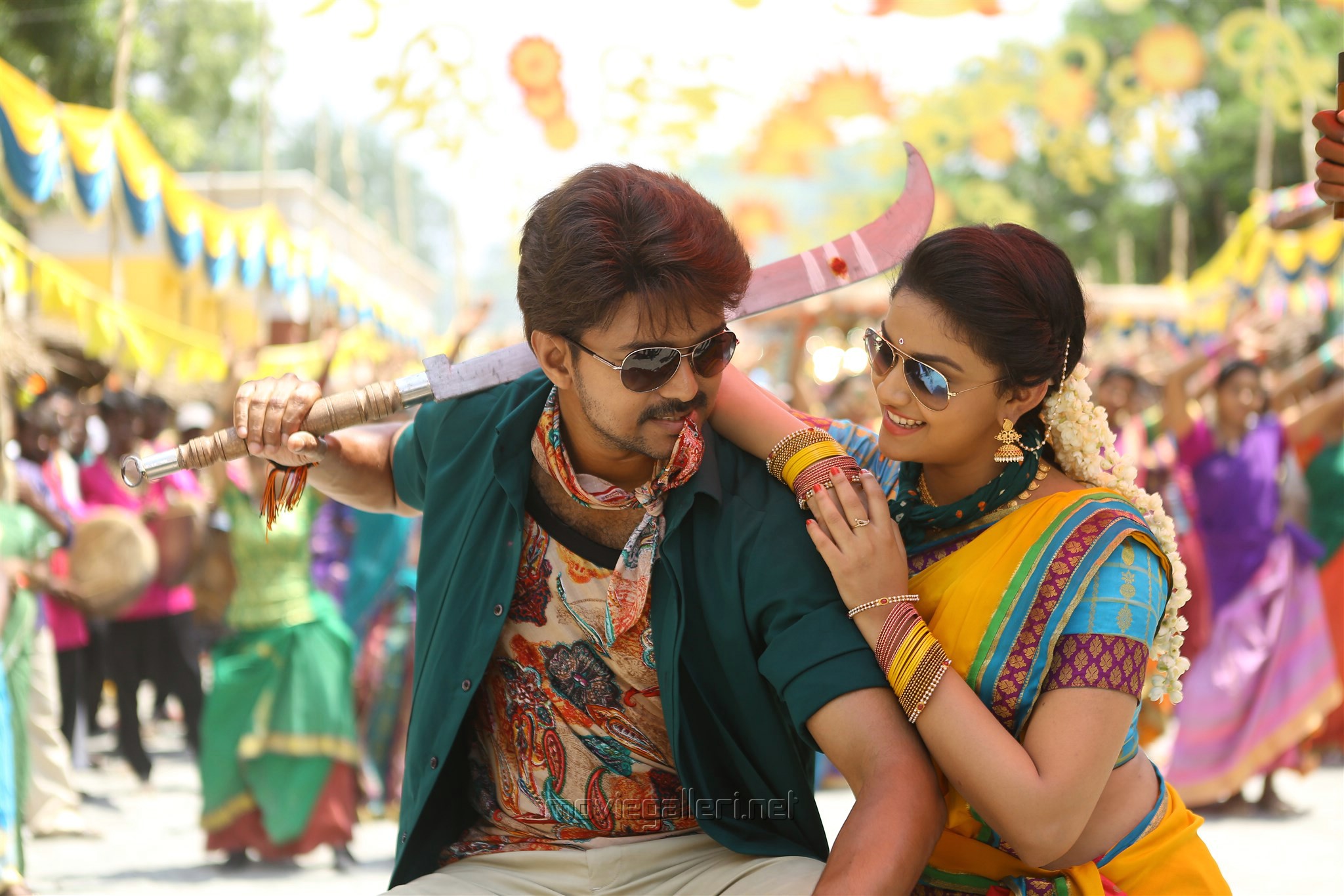 Bairavaa Movie Cast, Review, Wallpapers & Trailer