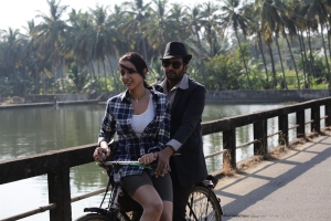 Riya Suman, Santhanam in Agent Kannayiram Movie HD Images