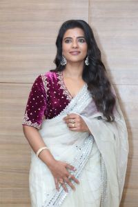 Sankranthiki Vasthunam Actress Aishwarya Rajesh Saree Stills