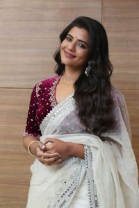 Sankranthiki Vasthunam Heroine Aishwarya Rajesh Saree Stills