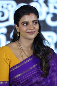 Sankranthiki Vasthunnam Actress Aishwarya Rajesh Saree Pics