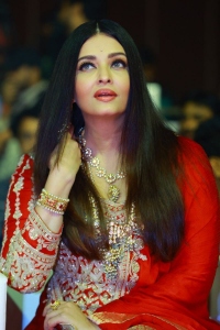 Ponniyin Selvan Actress Aishwarya Rai Photos