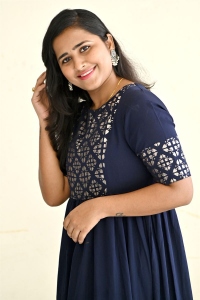 Actress Akhila Akarshana Pictures @ Naa Venta Paduthunna Chinnadevadamma Team Meet