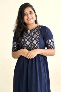 Actress Akhila Akarshana Pictures @ Naa Venta Paduthunna Chinnadevadamma Team Meet