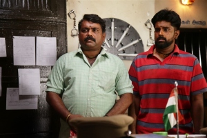 Kaali Venkat, Gunanidhi in Alangu Movie Stills