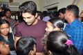 Actor Allu Arjun meets Cancer Kids Photos
