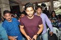 Actor Allu Arjun meets Cancer Kids Photos