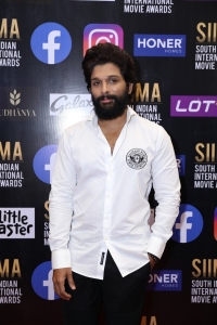 Hero Allu Arjun Pictures @ SIIMA Awards 2021