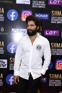 Hero Allu Arjun Pictures @ SIIMA Awards 2021 Red Carpet