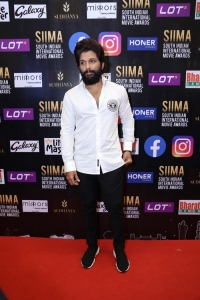 Hero Allu Arjun Pictures @ SIIMA Awards 2021 Red Carpet