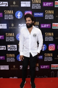 Hero Allu Arjun Pictures @ SIIMA Awards 2021 Red Carpet