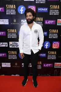 Hero Allu Arjun Pictures @ SIIMA Awards 2021