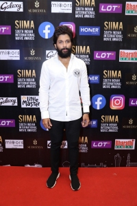 Hero Allu Arjun Pictures @ SIIMA Awards 2021 Red Carpet