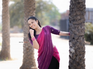 Actress Anasuya New Saree Photoshoot Pics