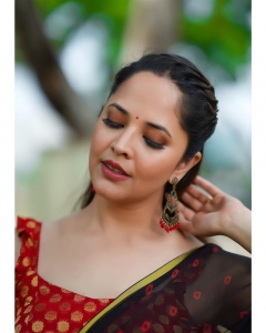 Actress Anasuya Saree Photoshoot Pics