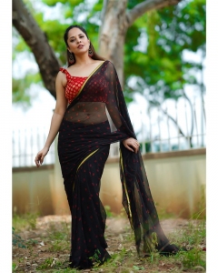 Actress Anasuya Bharadwaj New Saree Photoshoot Pics