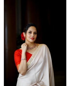 Actress Anasuya New Saree Photoshoot Pics