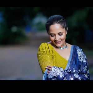 Anasuya New Saree Photoshoot Pics