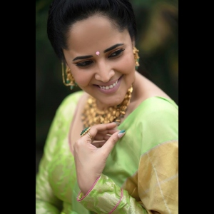 Anasuya New Saree Photoshoot Pics