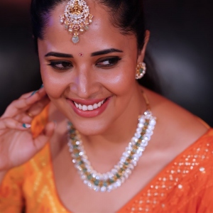 Anasuya New Saree Photoshoot Pics