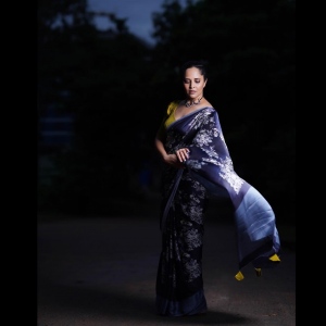 Anasuya New Saree Photoshoot Pics