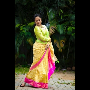 Anasuya New Saree Photoshoot Pics