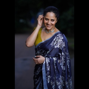 Anasuya New Saree Photoshoot Pics