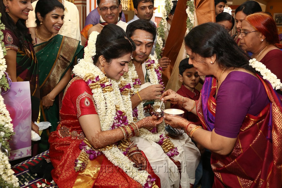 Vijay TV Anchor DD (Divyadarshini) Wedding Photos ...