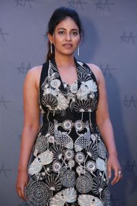 Geethanjali Malli Vachindi Movie Heroine Anjali Latest Pics