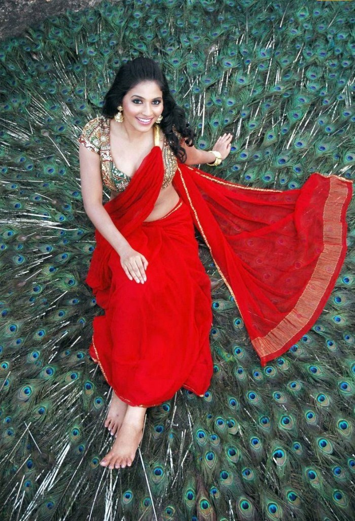 Actress Anjali Hot Red Saree Stills In Kalakalappu New Movie Posters