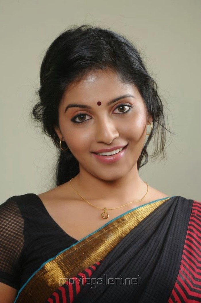 Actress Anjali Latest Saree Stills in Slim Body. | Moviegalleri.net