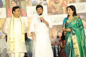 Vijaya Naresh, Rajendra Prasad, Gauthami @ Anni Manchi Sakunamule Title Song Launch Photos